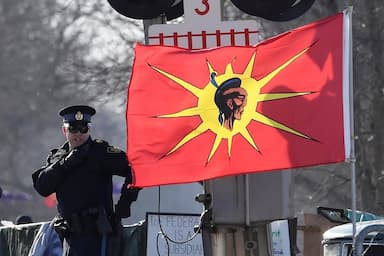 new-blockade-suspends-commuter-rail-service-west-of-toronto