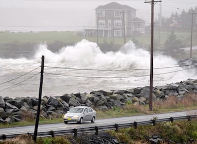 weather-warnings-about-hurricane-teddy-remain-in-effect-for-almost-all-of-atlantic-canada