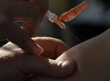 b-c-safeguards-time-off-for-workers-to-get-vaccinated-labour-minister