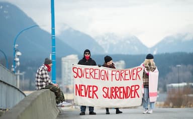 police-arrest-33-anti-pipeline-protesters-at-vancouver-ports