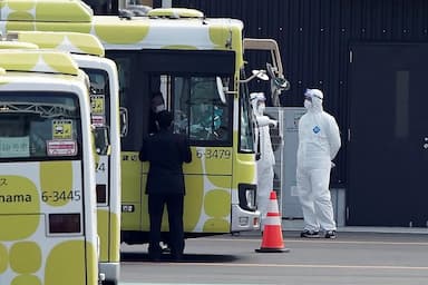 passengers-begin-leaving-after-ships-virus-quarantine-ends