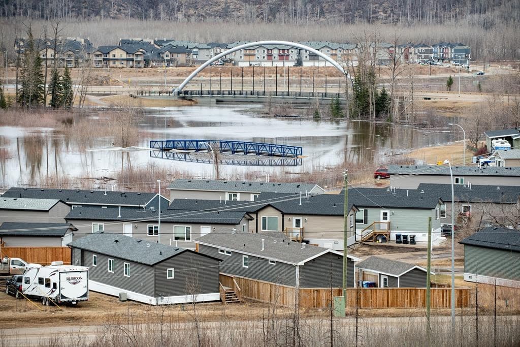 kenney-offers-support-to-fort-mcmurray-as-floods-chase-people-from-downtown