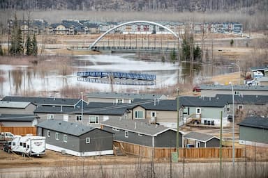 kenney-offers-support-to-fort-mcmurray-as-floods-chase-people-from-downtown