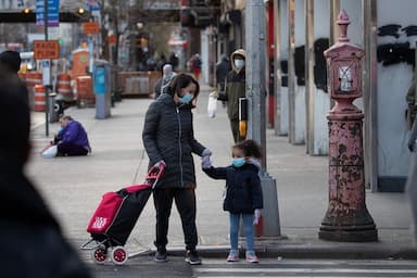 transport-canada-people-flying-to-or-from-canadian-airports-will-have-to-have-masks