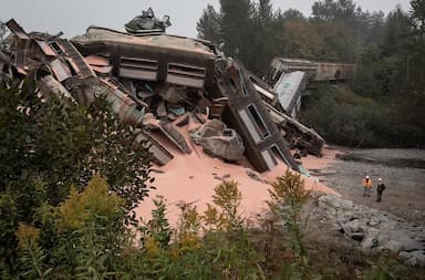 cleanup-is-underway-after-train-derailment-in-british-columbia
