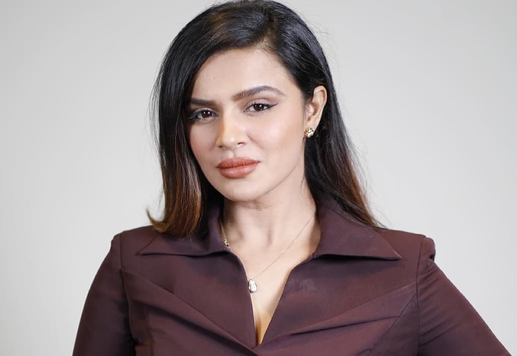 aashka-goradia-bids-goodbye-to-showbiz
