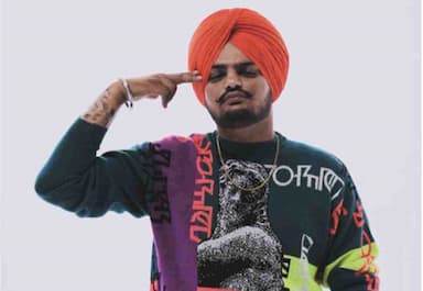 sidhu-moose-wala-slams-a-journalist-asks-him-to-improve-the-reporting-system