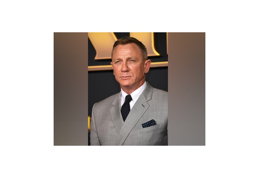 daniel-craig-chokes-up-biding-emotional-farewell-to-james-bond-role