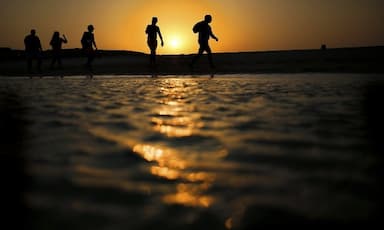 tourist-submarine-sinks-off-egypts-coast-leaving-6-dead-and-9-injured-officials-say