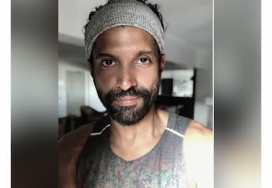 farhan-akhtar-receives-first-jab-of-covid-vaccine