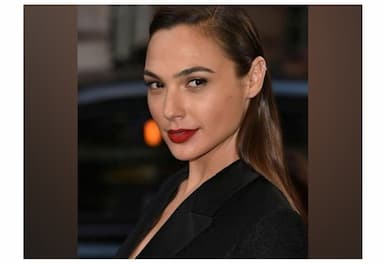 after-facing-backlash-over-her-israel-post-gal-gadot-turns-off-comments-on-twitter