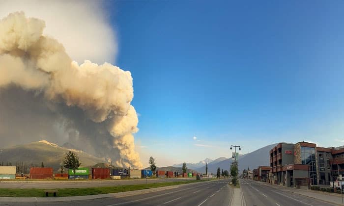 jasper-wildfire-burns-buildings-while-poor-air-quality-forces-some-fire-crews-out