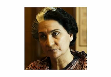 lara-dutta-unrecognisable-as-indira-gandhi-in-bell-bottom-trailer