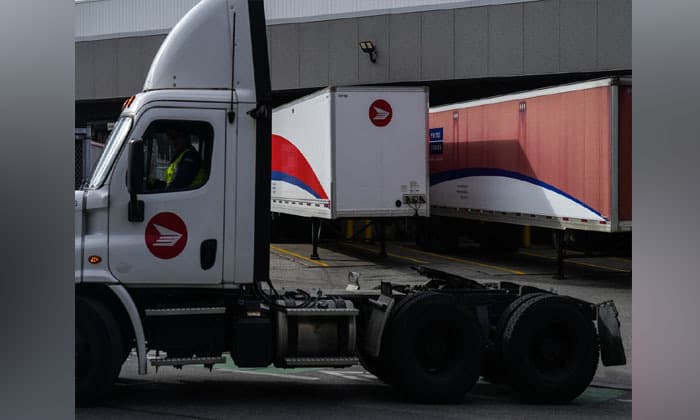 canada-post-workers-go-on-strike-friday