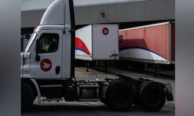 canada-post-workers-go-on-strike-friday