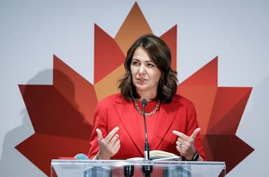 bratty-children-albertas-danielle-smith-faces-criticism-anger-at-town-hall