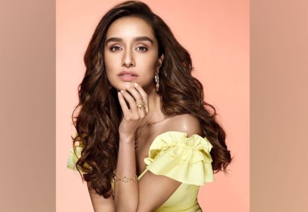 shraddha-kapoor-to-reprise-sridevis-double-role-in-chaalbaaz-in-london