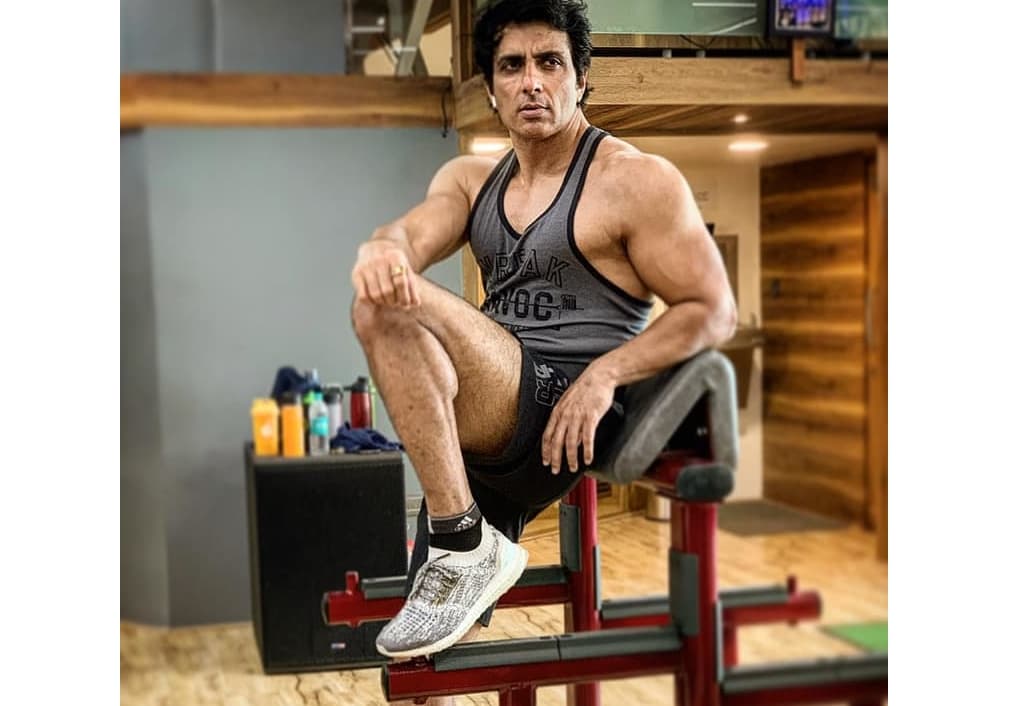 days-after-receiving-vaccine-sonu-sood-tests-covid-19-positive