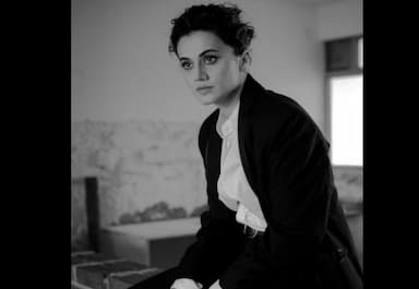 taapsee-jets-off-to-vacation-with-sister-in-russia