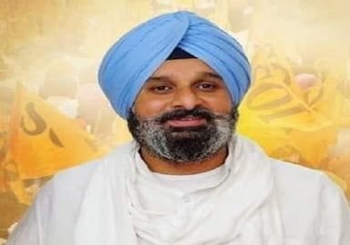 bikram-majithia-arrives-sri-akal-takht-sahib-to-give-clarification