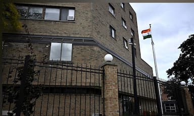 india-halts-some-consular-visits-amid-sikh-hindu-clashes