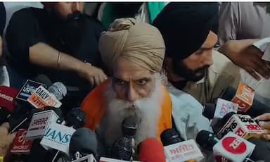 jagjit-singh-dallewal-pays-obeisance-at-sri-harmandir-sahib-criticizes-governments-indifference-to-farmers