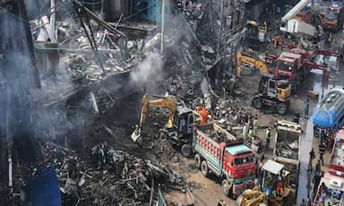 death-toll-climbs-to-15-after-deadly-shopping-plaza-fire-in-karachi