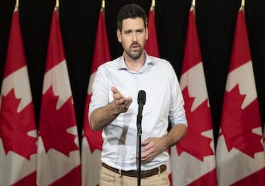 ottawa-to-offer-universities-colleges-low-cost-loans-to-build-new-student-housing