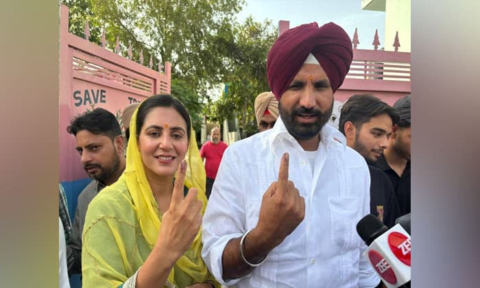 raja-waring-voted-with-his-family
