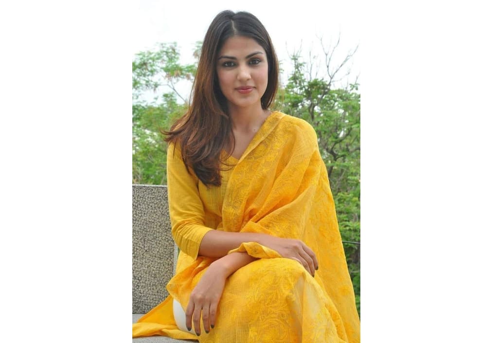 rhea-chakraborty-gets-trolled-for-her-latest-post-on-suffering