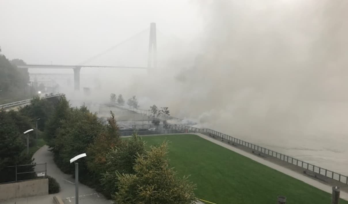 flames-rip-through-waterfront-park-damage-boardwalk-in-new-westminster-b-c