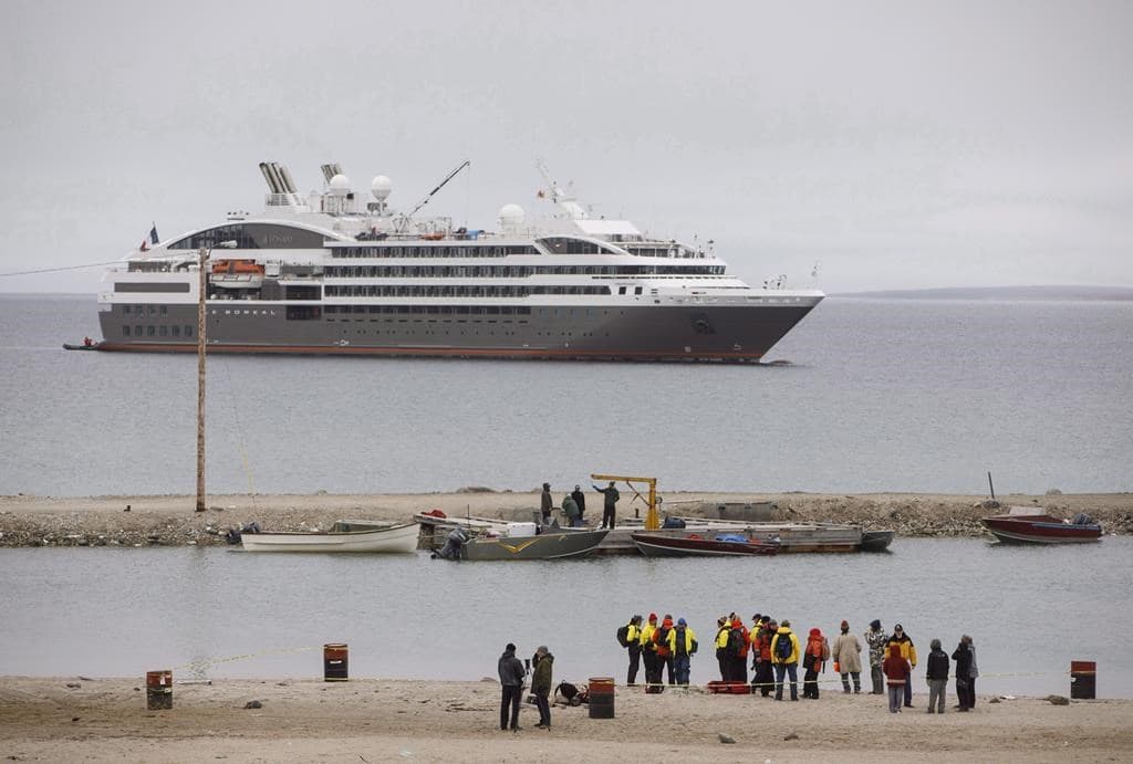 covid-19-ban-on-cruise-ships-in-canadian-waters-extended-to-2022