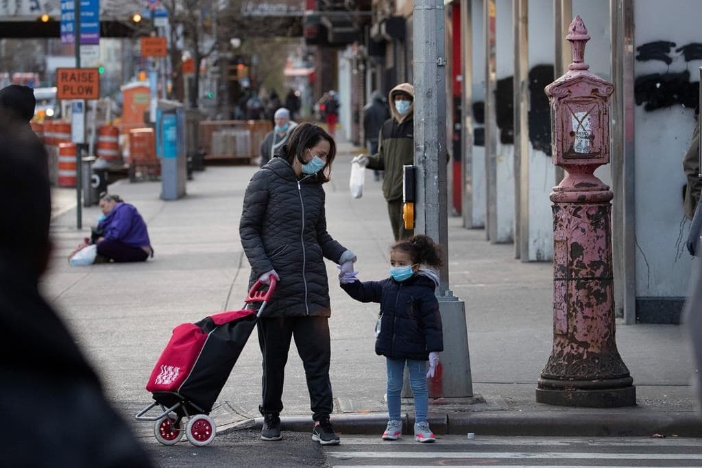 transport-canada-people-flying-to-or-from-canadian-airports-will-have-to-have-masks