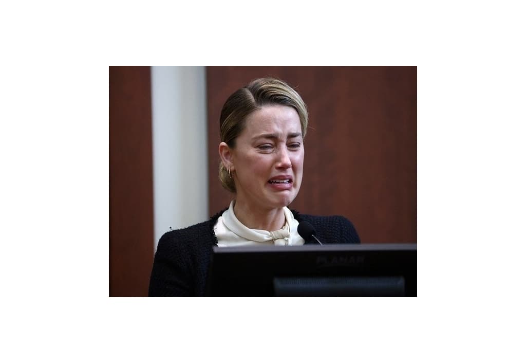 amber-heard-bursts-into-tears-as-she-recounts-sexual-assault-by-johnny-depp
