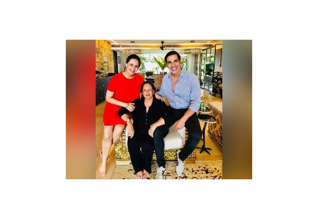 akshay-kumars-mother-hospitalised-actor-flies-back-from-uk
