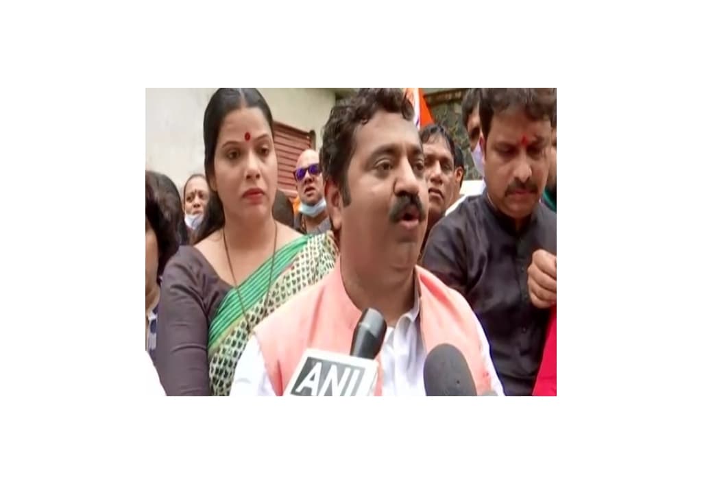 bjp-protests-outside-javed-akhtars-mumbai-residence