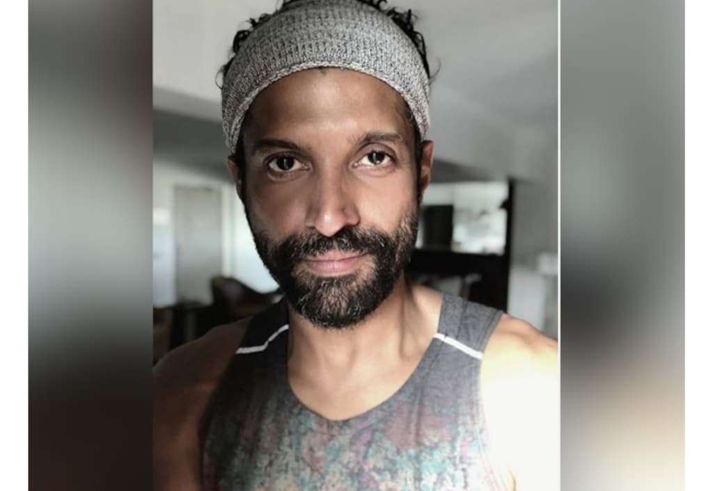 farhan-akhtar-receives-first-jab-of-covid-vaccine