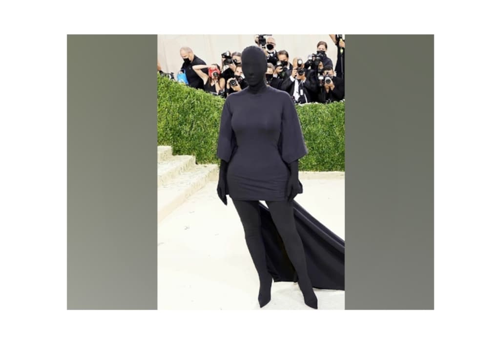 kim-kardashian-steals-spotlight-with-her-black-undercover-look