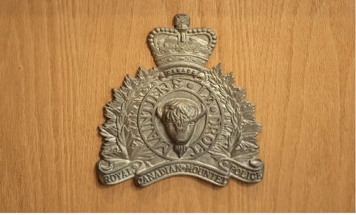 thieves-rip-atm-from-west-kelowna-b-c-bank-wall-via-machinery-in-attempted-theft